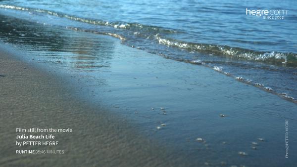 Ekrano paėmimas #1 iš filmo Julijos paplūdimio gyvenimas