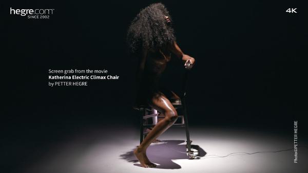 Skärmgrepp #7 från filmen Katherina Electric Climax Chair
