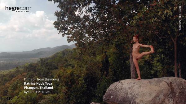 Tangkapan layar # 3 dari film Katrina Nude Yoga