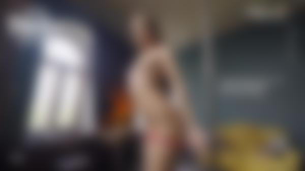 फ़िल्म 12 से स्क्रीन ग्रैब # केसेनिया जी स्ट्रिपटीज़