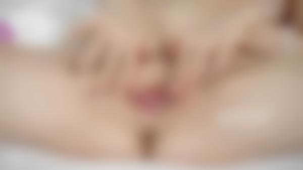 Екранна снимка №11 от филма Ксения Л. Мастурбация