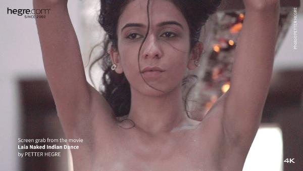 Kuvakaappaus #4 elokuvasta Laia Naked Indian Dance