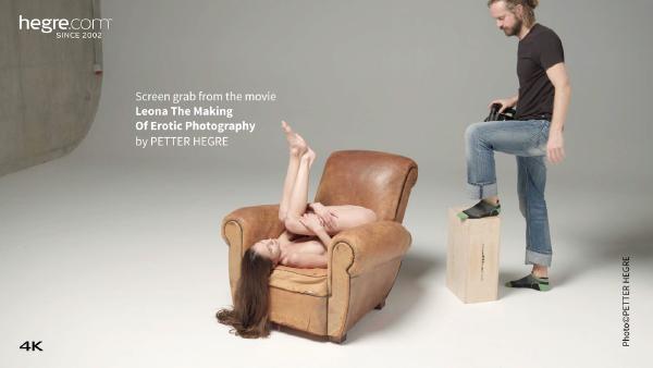 Tangkapan layar # 4 dari film Leona Making Of Erotic Photography