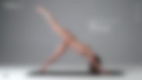 Ekrano paėmimas #9 iš filmo Leona Skinny Fitness Girl