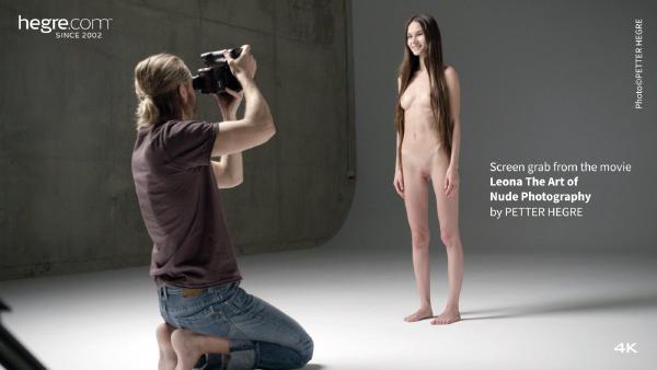 电影 Leona 裸体摄影的艺术 中的屏幕截图 #2