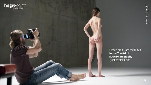 Skærmgreb #1 fra filmen Leona Kunsten at fotografere nøgen