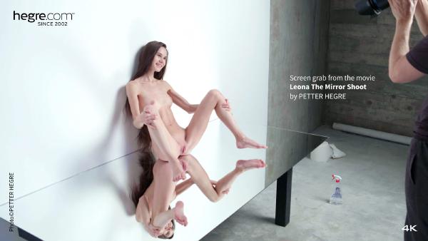 Screenshot #2 aus dem Film Leona Das Spiegel-Shooting