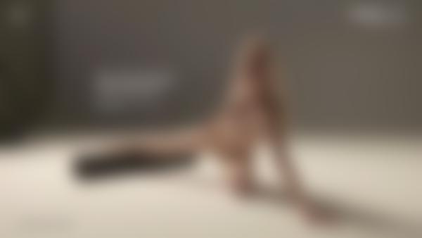 Ekrano paėmimas #12 iš filmo Margot Naked Fitness