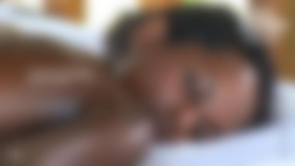 Ekrāna paņemšana #11 no filmas Maurīcijas tropu masāža