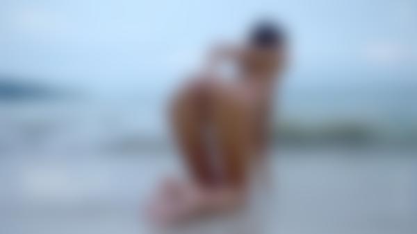 Екранна снимка №11 от филма Фотосесия на голи плаж Мелена Мария