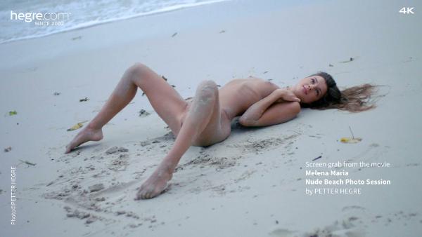 फ़िल्म 6 से स्क्रीन ग्रैब # मेलेना मारिया न्यूड बीच फोटो सेशन