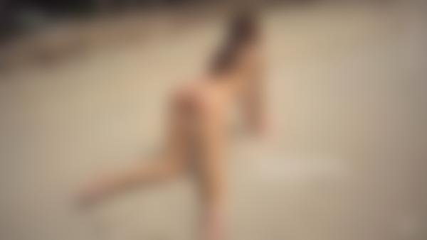 Ekrāna paņemšana #12 no filmas Mira Nude Beach fotosesija