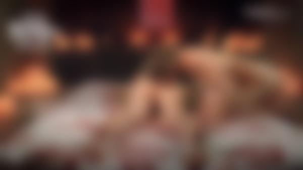 Screenshot #10 aus dem Film Gegenseitige Lesbische Tantramassage