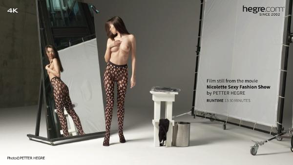 Captura de pantalla #6 de la película Nicolette Fashion Show sexy