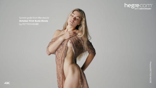 Kuvakaappaus #2 elokuvasta Lokakuun ensimmäinen alastonelokuva
