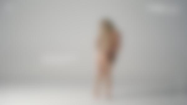 Kuvakaappaus #9 elokuvasta Lokakuun ensimmäinen alastonelokuva