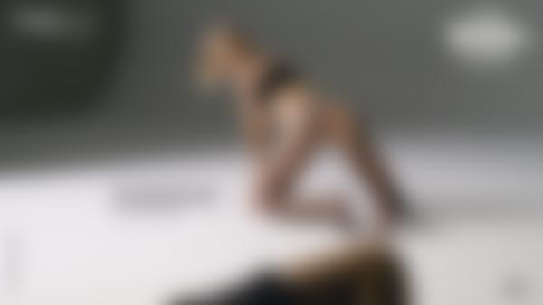 Tangkapan layar # 11 dari film Riana Nude Fashion Model