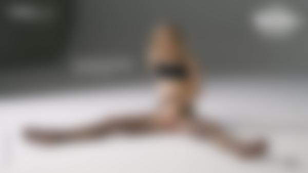 Tangkapan layar # 10 dari film Riana Nude Fashion Model