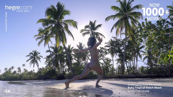 Screenshot #1 aus dem Film Ruby Shooting am tropischen Strand