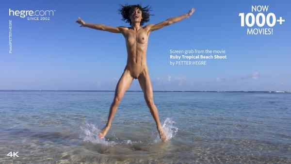 Screenshot #3 aus dem Film Ruby Shooting am tropischen Strand