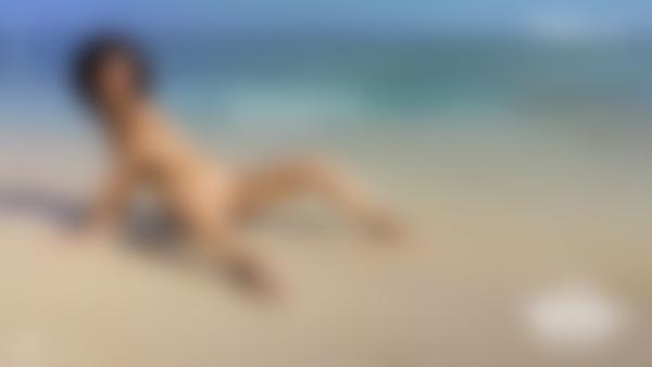 Screenshot #12 aus dem Film Ruby Shooting am tropischen Strand