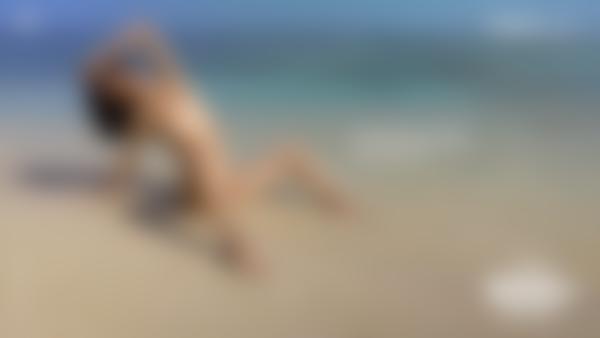 Screenshot #10 aus dem Film Ruby Shooting am tropischen Strand