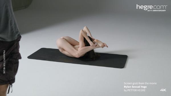 Skärmgrepp #5 från filmen Rylan Sexuell Yoga