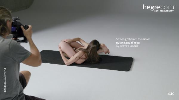 Skärmgrepp #6 från filmen Rylan Sexuell Yoga