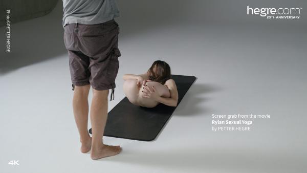 Ekrāna paņemšana #8 no filmas Rylan seksuālā joga