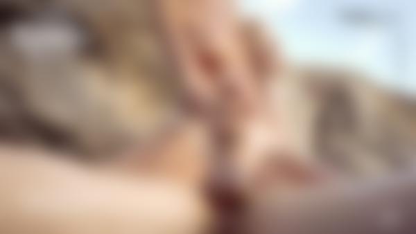 Skärmgrepp #11 från filmen Tantrisk strandmassage