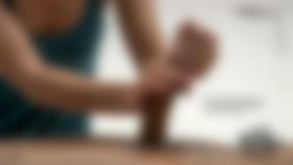 Ekrāna paņemšana #10 no filmas Dzimumlocekļa māksla