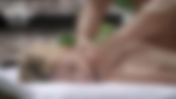 Screenshot #10 dal film Massaggio tantra tropicale