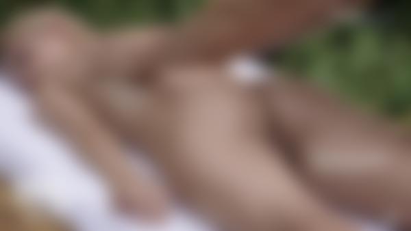 Screenshot #11 dal film Massaggio tantra tropicale