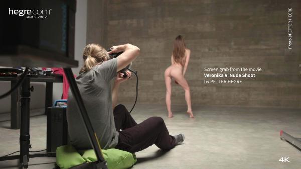电影 Veronika V 裸体拍摄 中的屏幕截图 #3