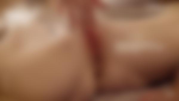 Ekrāna paņemšana #11 no filmas Vi un Hera multiorgasmiskā masāža