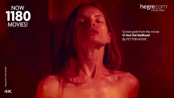 Ekrano paėmimas #7 iš filmo Vi Raudonplaukė Karšta Raudonplaukė