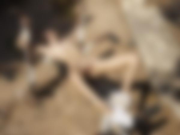 Afbeelding #9 uit de galerij Alice naakte training