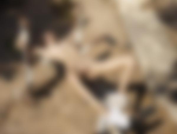 Afbeelding #10 uit de galerij Alice naakte training