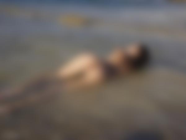 Bild #8 från galleriet Alice sun nakenhet i havet