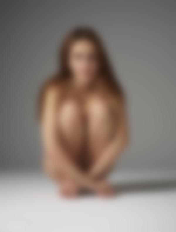 Kuva #9 galleriasta Alisa koko figuuri alaston
