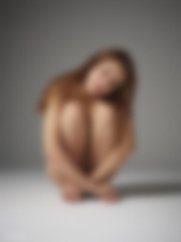 Imagem #11 da galeria Alisa com corpo inteiro nu