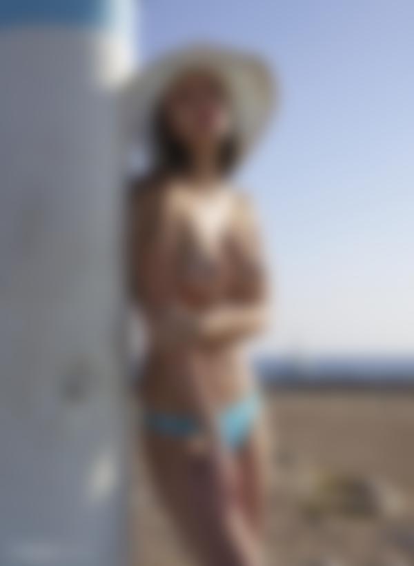 Afbeelding #9 uit de galerij Alisa topless in het openbaar