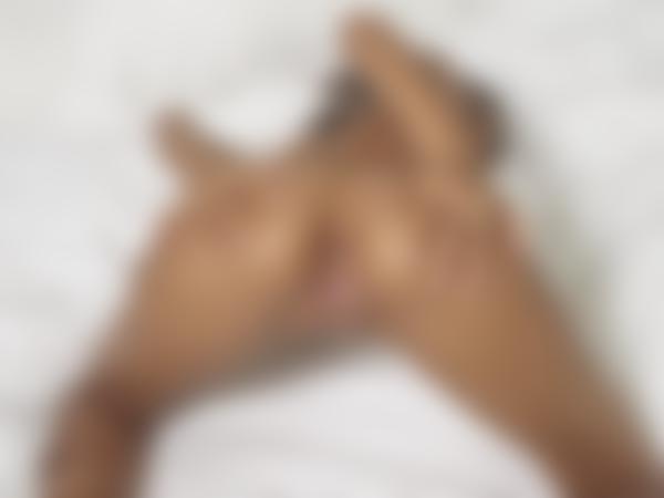 छवि # 9 गैलरी से Allie एशिया बिस्तर में नग्न