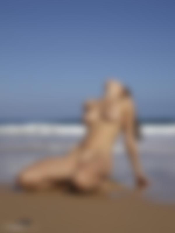 Image #9 from the gallery Anna L beach girl