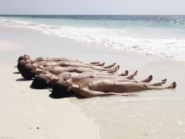 Image n° 4 de la galerie Anna S Brigi Melissa Suzie Suzie Carina mouillées et couvertes de sable