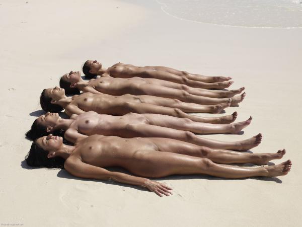 ギャラリー1の画像番号アンナS・ブリジ・メリッサ・スージー・スージカリナ　濡れて砂塗れ