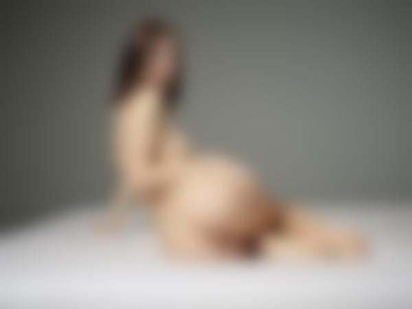 Gambar # 8 dari galeri Moloko pun telanjang bulat