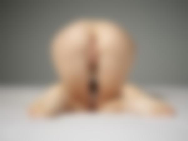 Gambar # 10 dari galeri Moloko pun telanjang bulat