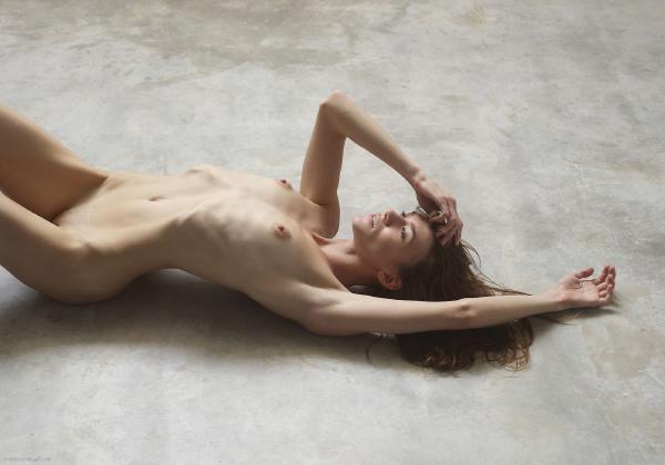 Afbeelding #1 uit de galerij Anya vrouwelijk figuur