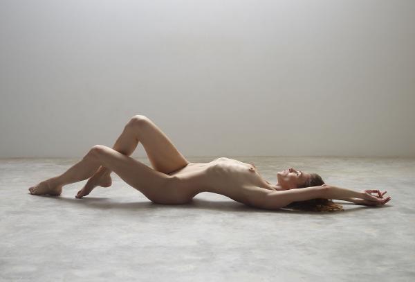 Afbeelding #6 uit de galerij Anya vrouwelijk figuur